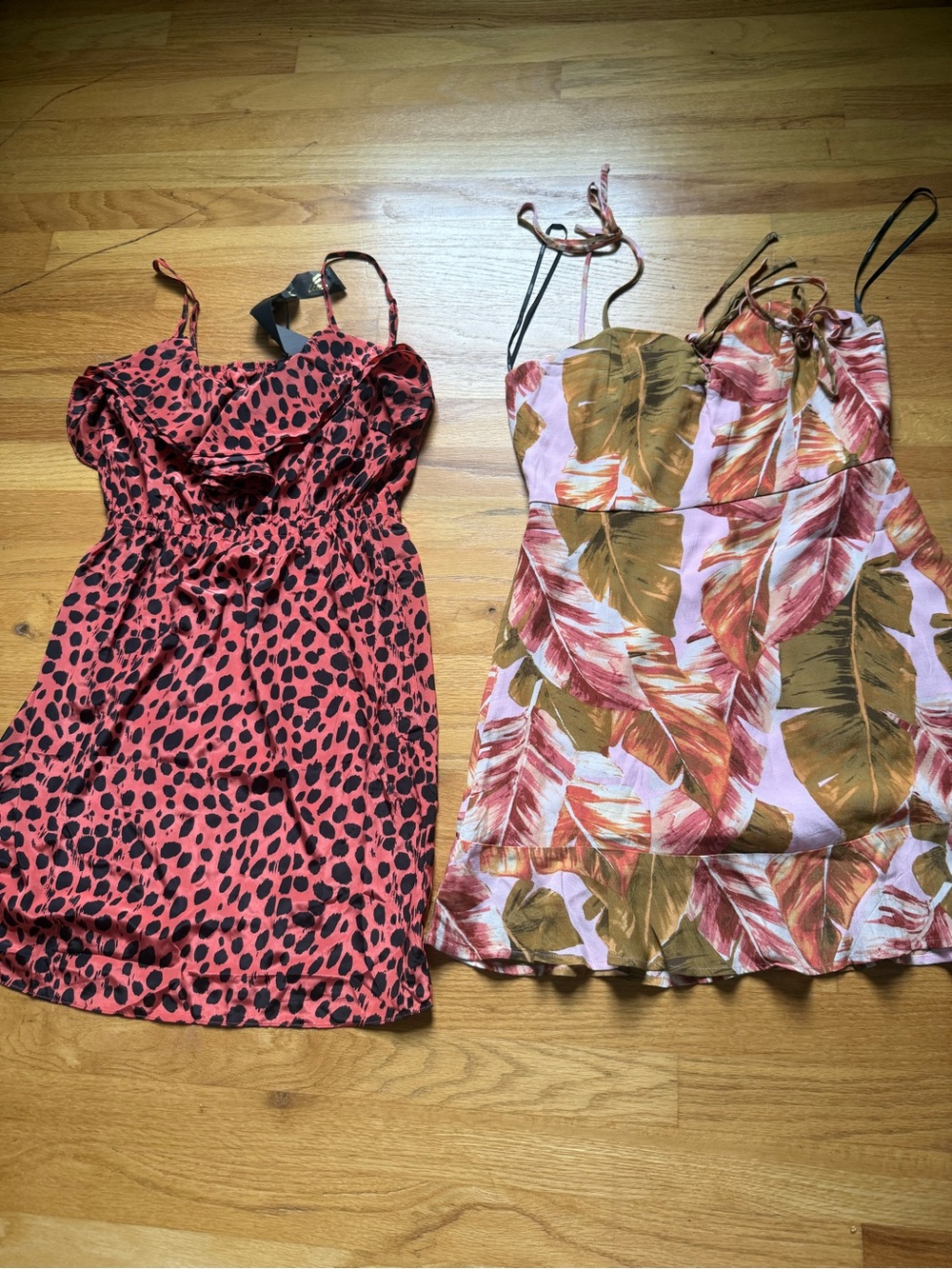 2 mini Dresses size small